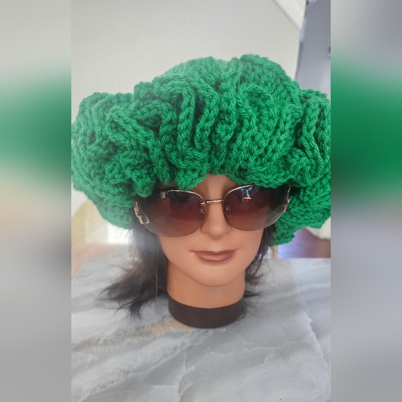 Crochet Ruffle Hat Kelly Green 💚 - Picture 2 of 7